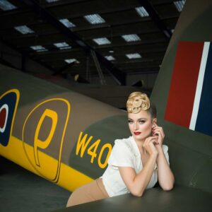 UK Burlesque performer Didi Derriere models at de Havilland Aircraft Museum for Tigz Rice's Planes And Pinups Workshop © Tigz Rice Ltd 2022. http://www.tigzrice.com