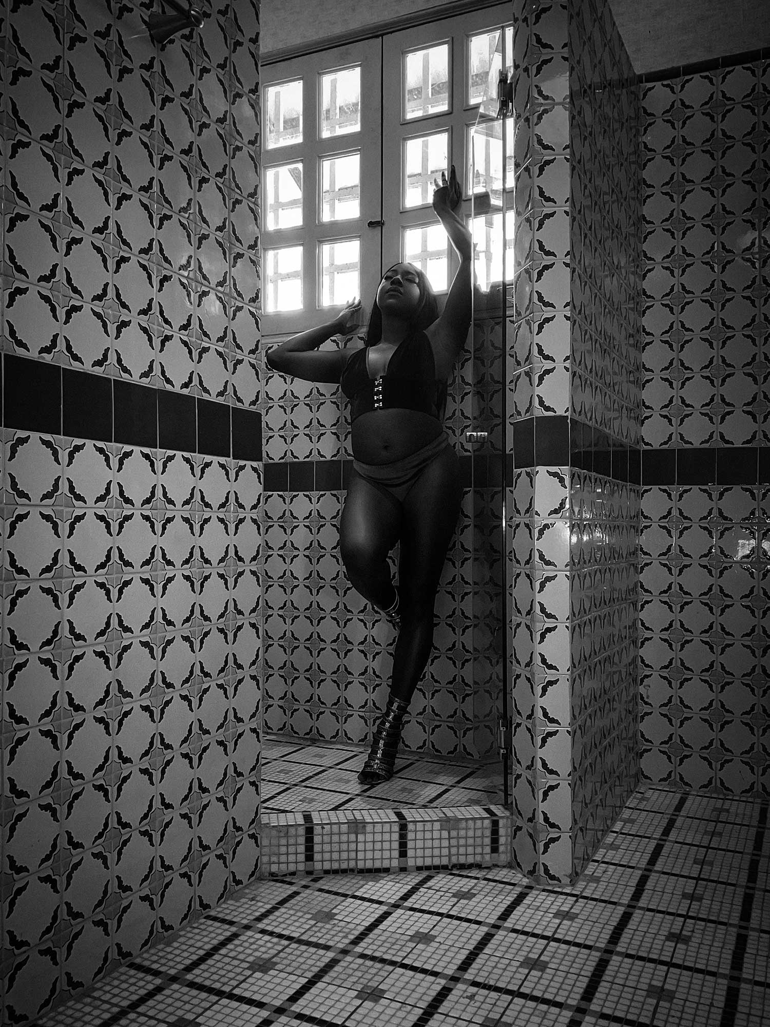 Shimmy La Roux's Virtual Boudoir Shoot by UK Burlesque Photographer Boudoir By Tigz © Tigz Rice Ltd 2022. https://www.tigzrice.com