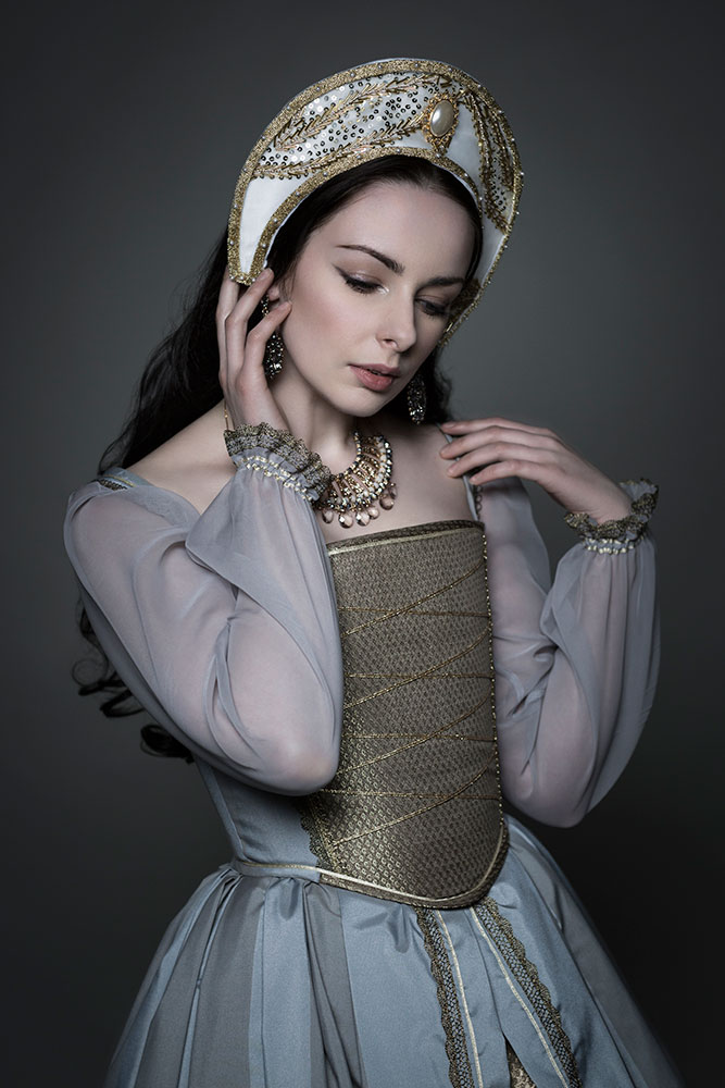 Tudor Gowns Historical Corsetry Shoot with Liv Free / Elisabeth Armstrong © Tigz Rice Studios 2016.