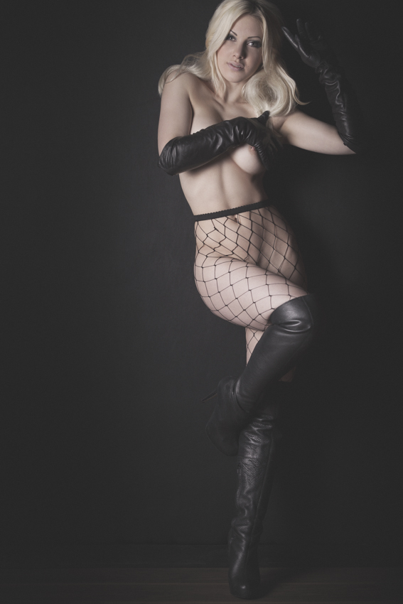 Banbury Cross Erotic Nude © Tigz Rice Studios 2014. https://www.tigzrice.com